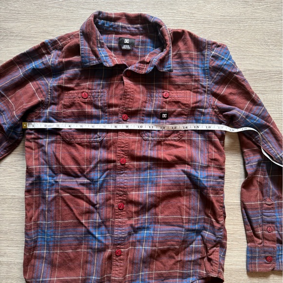 DC Button-Up Longsleeve, Size M NWOT - Picture 6 of 7